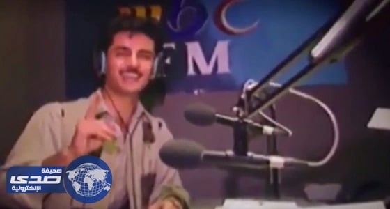 فيديو نادر للراحل سعود الدوسري في الإذاعة