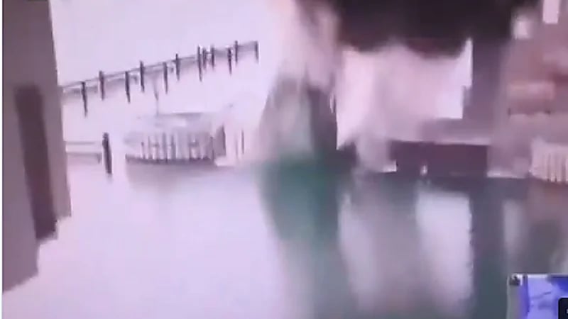 جهاز الأمن الأوكراني يضرب جسر القرم للمرة الثالثة.. فيديو