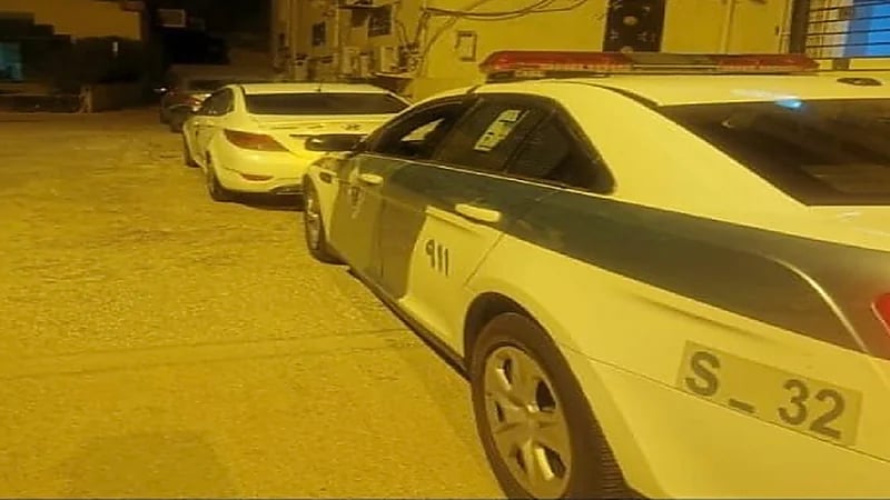 القبض على سائق صدم مركبة متوقفة في أحد المناطق