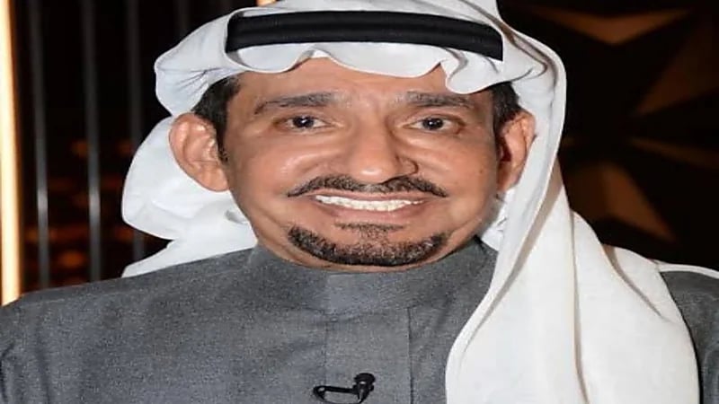 السدحان ينشر صورة جديدة مع والدته ويعلق:" مهما كبرت يبقى الحنين للأم"