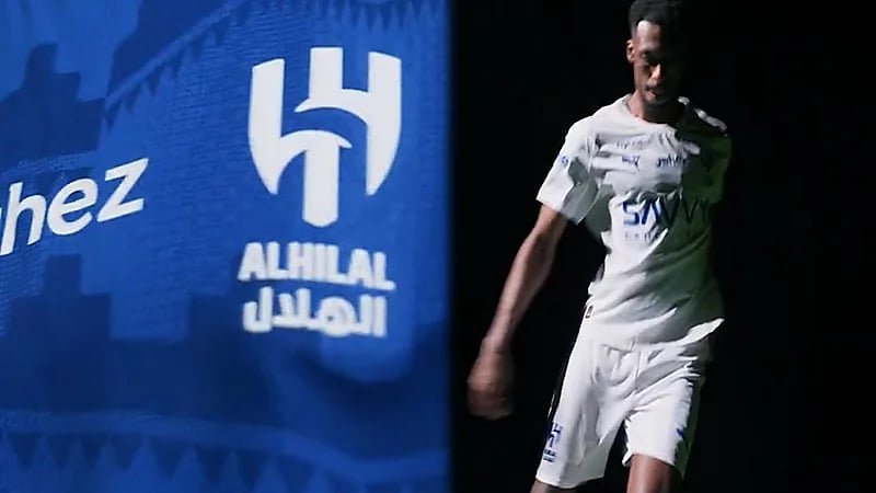الهلال يعلن عن قميصه الرسمي للموسم الرياضي المقبل .. فيديو