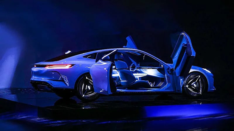 بالصور.. جيلي تطلق علامة سيارات كهربائية فاخرة جديدة