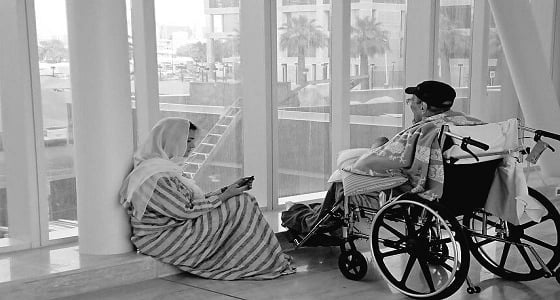 أحدث صورة للأمير طلال بن عبدالعزيز مع نجلته