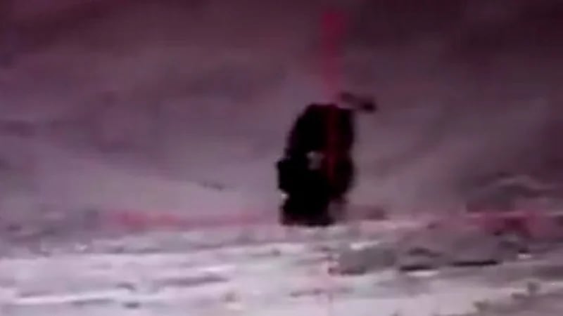 بالفيديو.. طيران التحالف يدمر مدرعة للحوثيين بمحافظة حجة