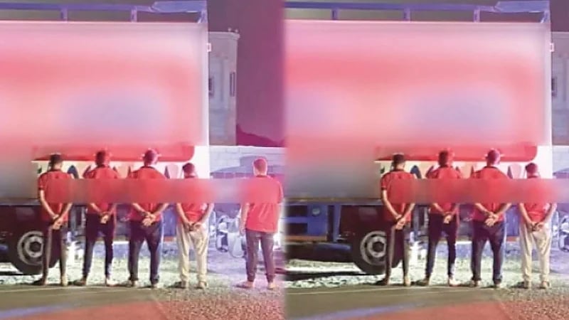 لحظة القبض على مقيم مصري لنقله 4 مقيمين لا يحملون تصريحًا بالحج.. فيديو