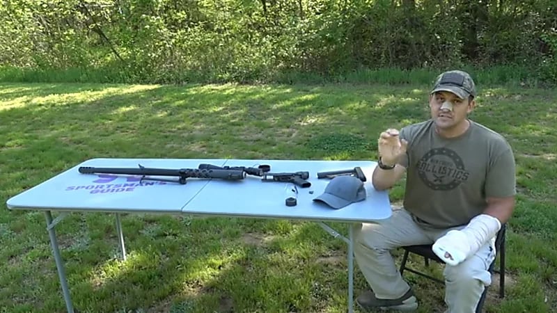 بالفيديو.. سلاح ينفجر في يد قناص أثناء تصويره عبر يوتيوب