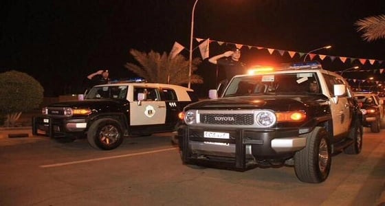 ضبط وافدا عربيا يتعاطى مادة مخدرة داخل سيارته بجدة