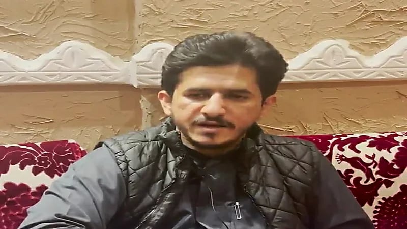 بالفيديو.. والد الطفل "براك" يصف الدقائق الأولي بعد الأمر الملكي بإجلاء طفله للعلاج