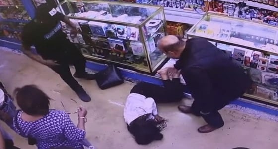 بالفيديو.. فتاة تتلوى ألما بعد احتراقها بـ " الأسيد "