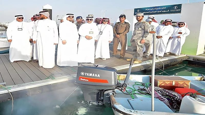 بدء تركيب محركات لقوارب الصيد بمركز القحمة