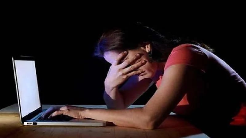 السجن لشاب ابتز خطيبته السابقة بصور خادشة