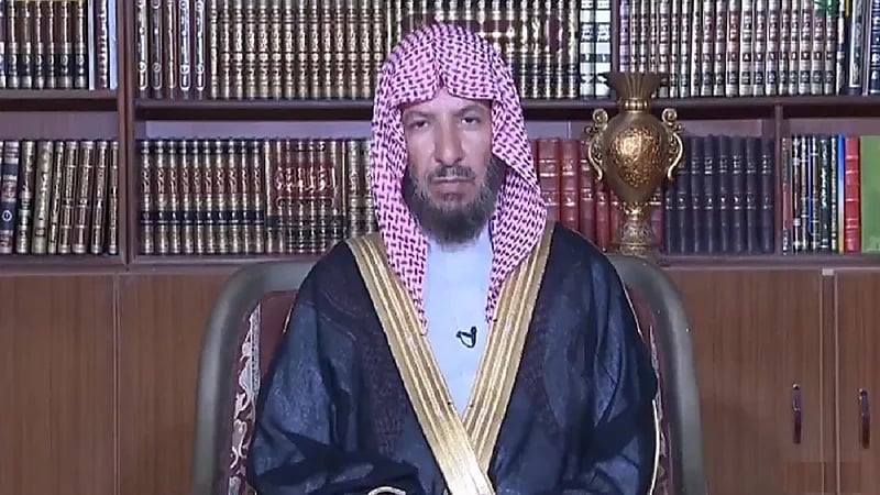 الشثري يوضح حكم خروج المرأة "المُعتدة" لتلقي اللقاح
