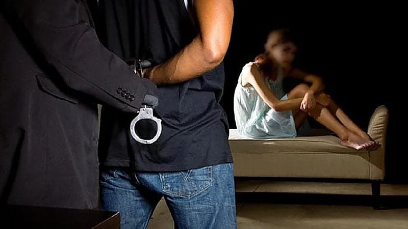 السجن لذئب بشري هتك عرض قاصر بعد خداعها عاطفياً