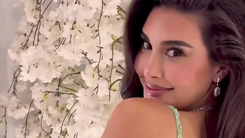 إطلالة ساحرة لياسمين صبري بفستان أخضر مطرز