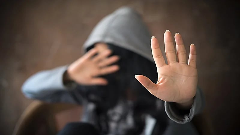 جريمة انتحال صفة الغير عبر التطبيقات الرسمية