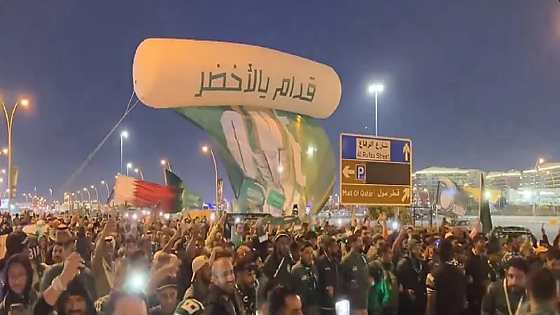 مسيرة جماهير الأخضر قبل مواجهة قيرغيزستان .. فيديو