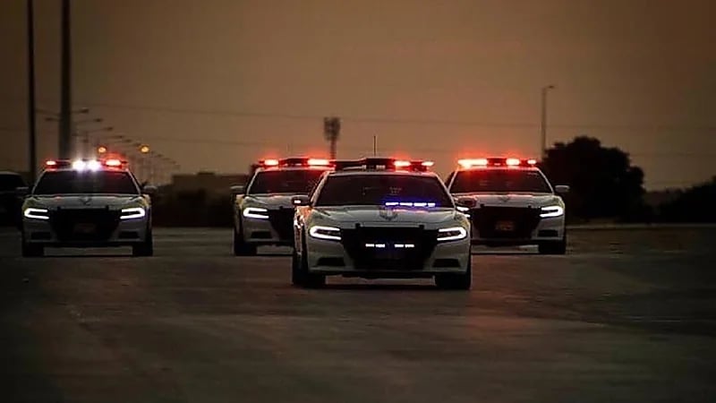 مطلوب أمني يقفز من دورية أمنية أثناء سيرها بحفر الباطن