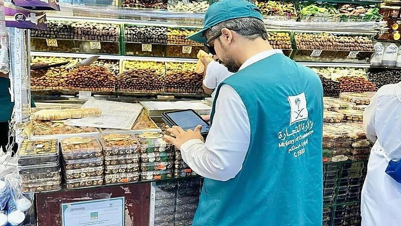 4900 زيارة تفتيشية على الأسواق ومنافذ البيع استعدادًا لرمضان والعمرة