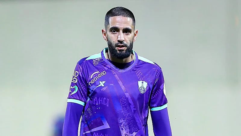 أحد يعلن تعاقده رسميًا مع لاعب الأهلي السابق .. فيديو