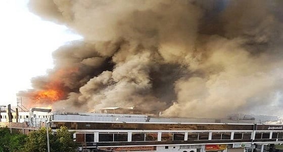 الدفاع المدني: السيطرة على 60% من حريق سوق جدة التجاري