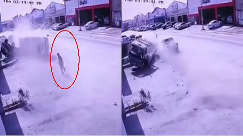 شاهد.. نجاة شخص بأعجوبة من حادث تصادم سيارة مسرعة وسطحة بالرياض