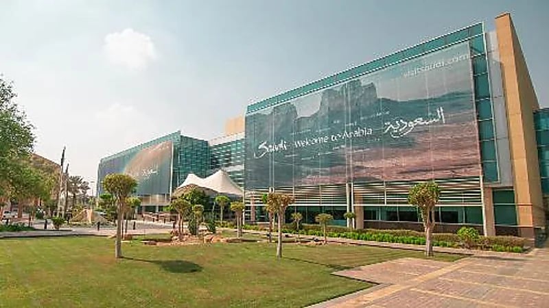 السياحة توجه منشآت الإيواء السياحي بتحصين العاملين لديها بدءاً من هذا الموعد