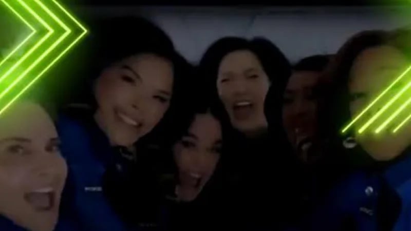 لقطات من داخل كبسولة بلو أوريجين التي حملت إلى الفضاء 6 نساء.. فيديو