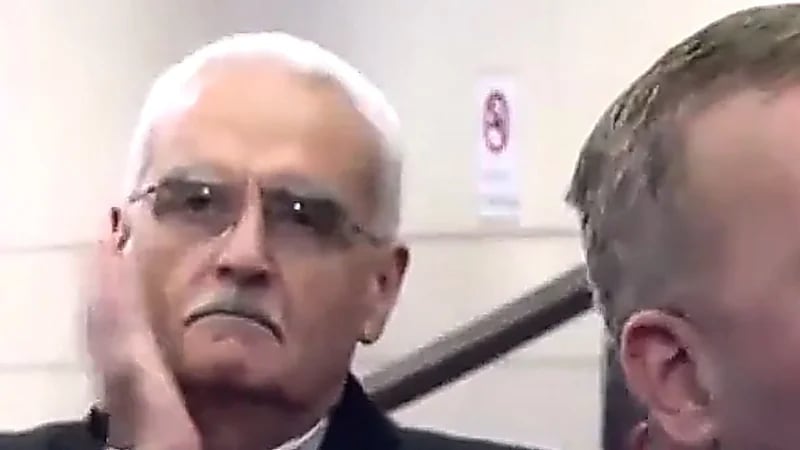 نائب لبناني يلطم استنكارًا لتصريحات حزب الله عن النصر .. فيديو