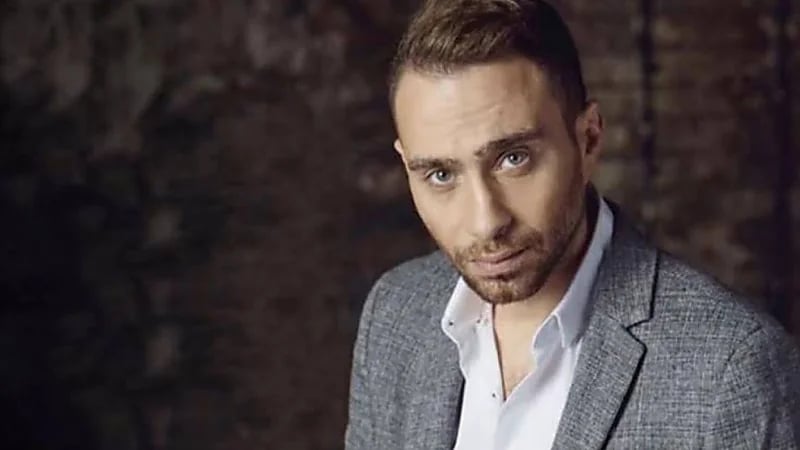 حسام حبيب يعلن ارتباطه بفتاة من خارج الوسط الفني