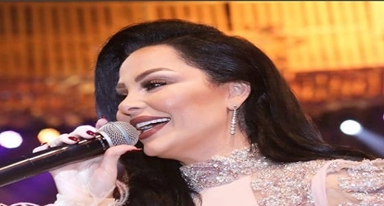 بالصور .. ديانا كرزون تتألق بإطلالة ناعمة من توقيع " ظافر باقر "