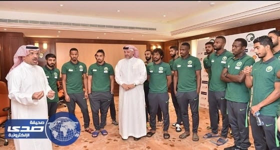 لاعبو المنتخب يتبرعون بمبلغ مالي لصالح جمعية ذوي شهداء الواجب
