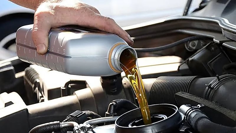 أسباب انخفاض ضغط الزيت في محرك السيارة