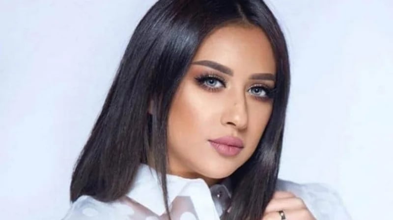 بالفيديو.. فرح الهادي تهاجم سيدة وتفهمها بعمل سحر لها