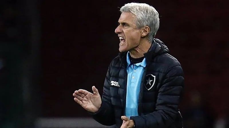 كاسترو يدخل ضمن الأسماء المرشحة لتدريب الهلال