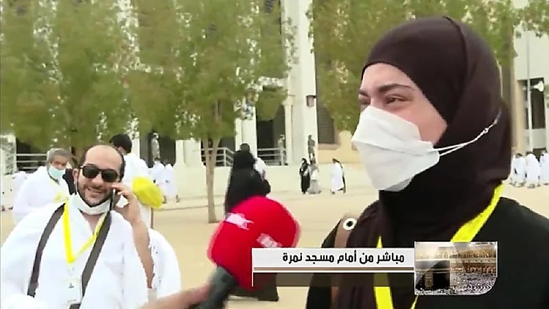 بالفيديو.. ‏دموع حجاج بيت الله الحرام تمتزج بزخات المطر في صعيد عرفة