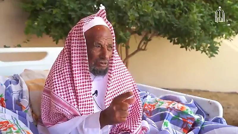 بالفيديو.. مواطن يروي جانباً من مشاركته خلال حرب فلسطين: "الجندي السعودي صوته أكبر من سلاحه"