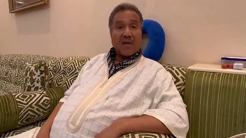 شاهد.. محمد عبده لعايض يوسف: غنائك رائع ولا يُرمى سوى الشجرة المثمرة