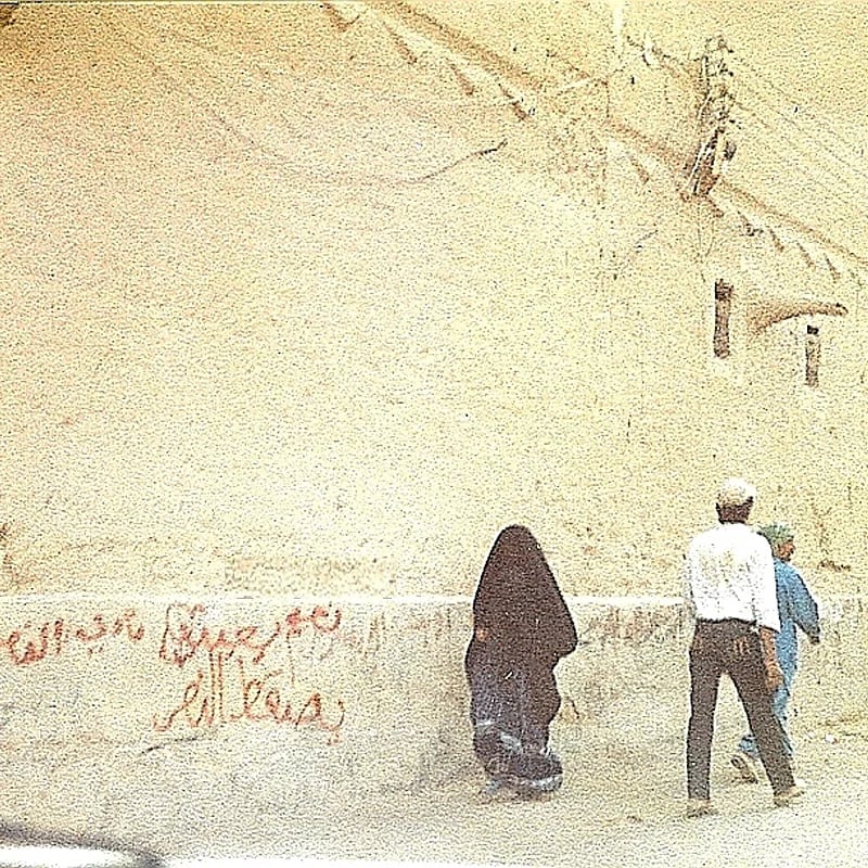 عبارة يسقط النصر على جدار في صورة قديمة