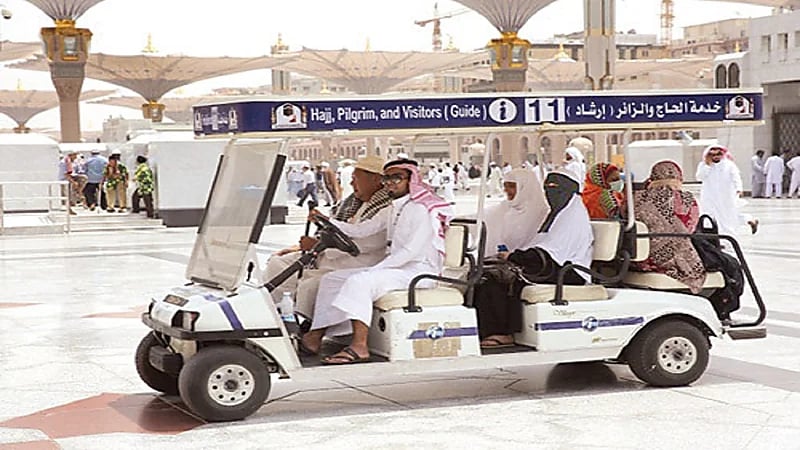 "السديس" يوجه بزيادة عربات الجولف لنقل كبار السن في ساحات المسجد الحرام