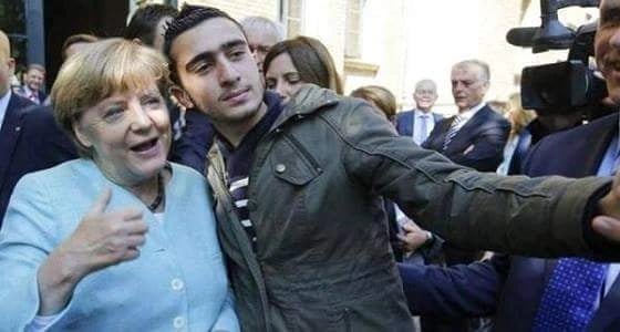 بعد التقاطه سيلفي مع المستشارة الالمانية ميركل ..شاب سوري يقاضي فيسبوك