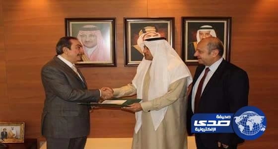 سمو السفير يسلم شيك المساهمة السعودية السنوية للأونروا لدعم للاجئين الفلسطينيين