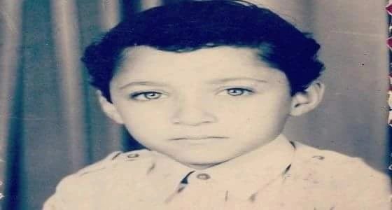 بالصورة ..هكذا كان فنان مصري شهير في طفولته !!