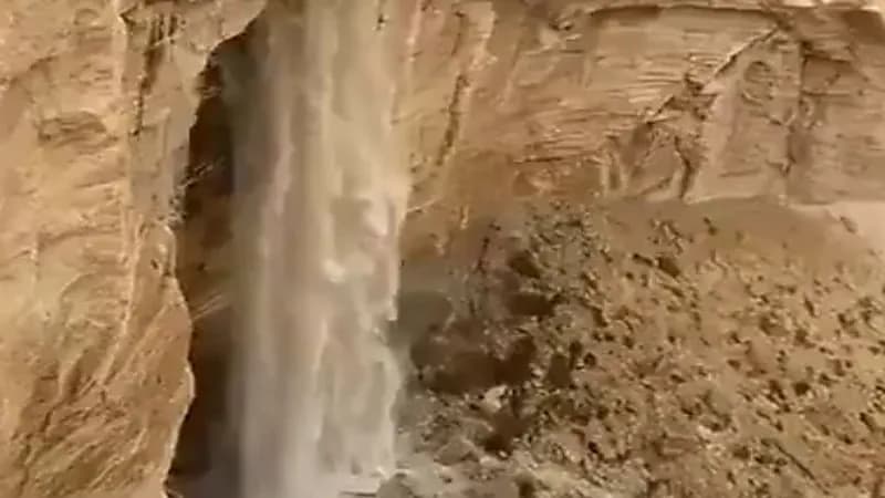 شاهد.. شلالات الحريق بجنوب الرياض