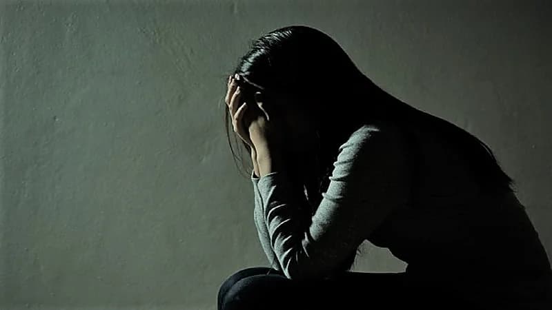 ترزي يعتدي جنسياً على ابنته ويسلم نفسه للشرطة