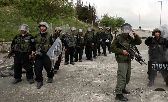 الصحة الفلسطينية: الاحتلال الإسرائيلى ينتهج سياسة القنص المباشر