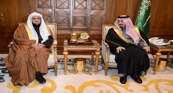 بالصور.. أمير عسير يسلم 6 وحدات سكنية لمستفيدي جمعية البر بأبها