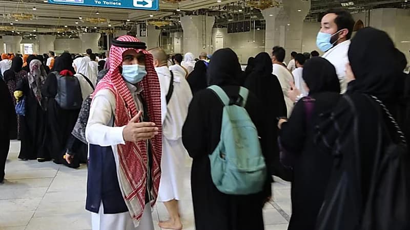 فتح عددًا من المداخل والمخارج للمصلين بالمسجد الحرام