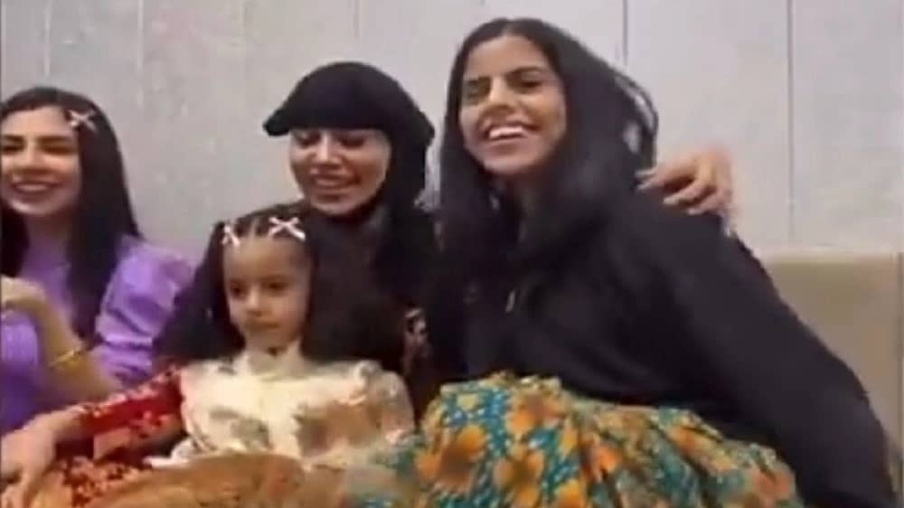 روبي ابنة لمى الكناني مع إلهام علي وآلاء سالم في كواليس شارع الأعشى 2.. فيديو