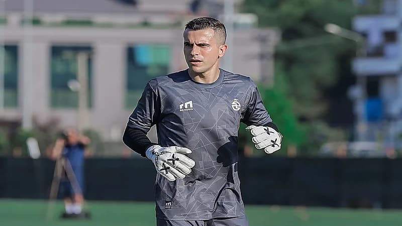 شركة أمريكية ترفض بقاء غروهي وكوزمين في الخلود