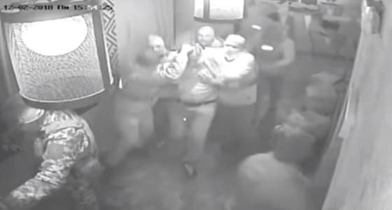 بالفيديو.. اعتقال الرئيس الجورجي السابق بطريقة مهينة